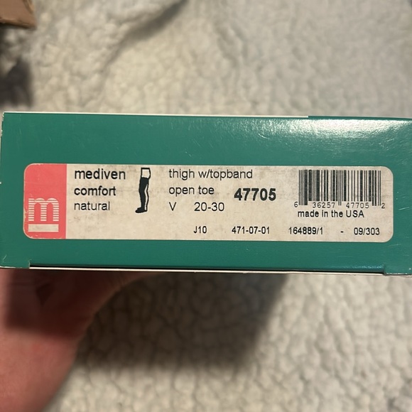 Mediven 47705 Compression thigh w/topband 20-30 mmHg Natural V open toe - Picture 5 of 6